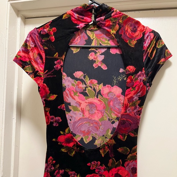 🚫SOLD🚫 Vintage Betsey Johnson Velvet Floral Backless Midi Dress - Picture 3 of 6